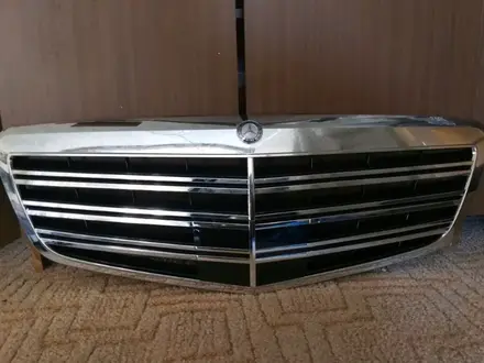 Решётка радиатора на Mercedes S/w221 6.3 AMG за 70 000 тг. в Алматы