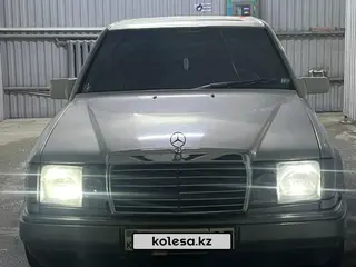 Mercedes-Benz E 230