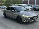 Hyundai Elantra 2022 годаүшін7 400 000 тг. в Караганда – фото 3