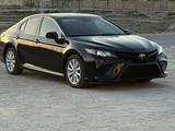 Toyota Camry 2018 года за 8 900 000 тг. в Жанаозен – фото 4
