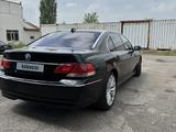 BMW 750 2007 годаүшін5 500 000 тг. в Алматы – фото 3