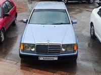 Mercedes-Benz E 200 1990 года за 1 340 477 тг. в Алматы