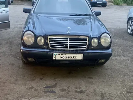 Mercedes-Benz E 240 1998 года за 3 100 000 тг. в Караганда – фото 6