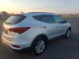 Hyundai Santa Fe 2017 годаүшін10 600 000 тг. в Актобе – фото 4