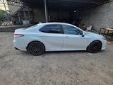 Toyota Camry 2020 года за 10 000 000 тг. в Алматы – фото 2