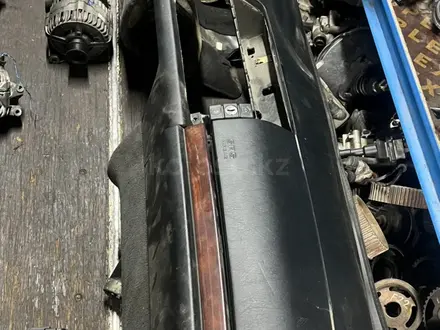 Привозная панель торпеда W140 MERCEDES BENZ за 2 000 тг. в Алматы