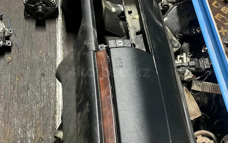 Привозная панель торпеда W140 MERCEDES BENZ за 2 000 тг. в Алматы