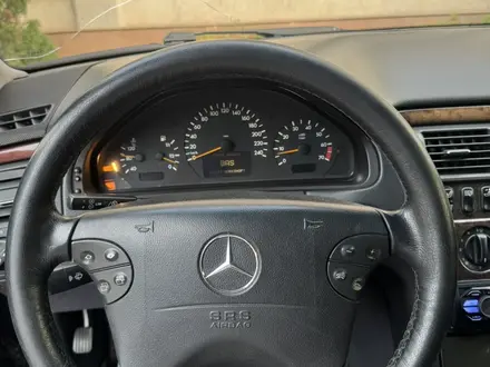 Mercedes-Benz E 320 2000 года за 4 300 000 тг. в Алматы – фото 13