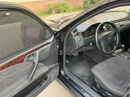 Mercedes-Benz E 320 2000 года за 4 300 000 тг. в Алматы – фото 14