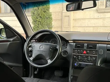 Mercedes-Benz E 320 2000 года за 4 300 000 тг. в Алматы – фото 18