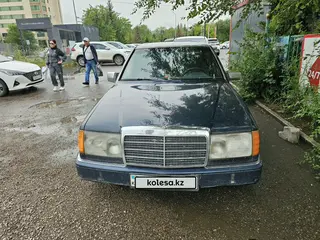 Mercedes-Benz E 230