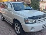 Toyota Highlander 2004 года за 7 500 000 тг. в Алматы