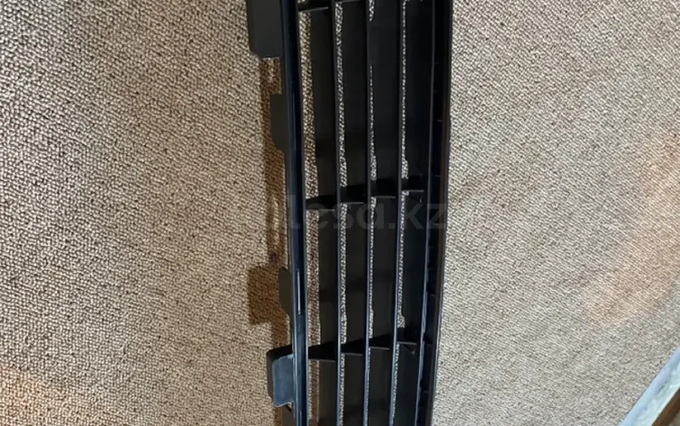 Решетка в бампер — Toyota Camry 45 2010- за 5 000 тг. в Алматы