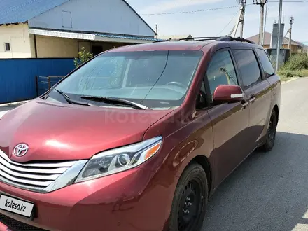 Toyota Sienna 2015 года за 15 200 000 тг. в Атырау – фото 3