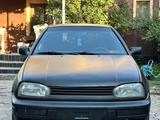 Volkswagen Golf 1993 годаүшін1 300 000 тг. в Алматы