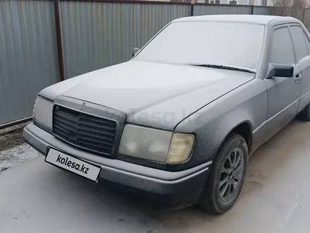 Mercedes-Benz E 260 1992 года за 1 350 000 тг. в Уральск