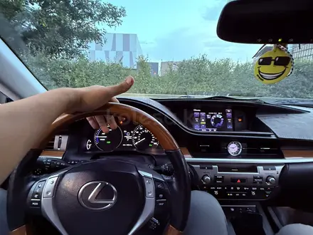 Lexus ES 300h 2014 года за 7 600 000 тг. в Жанаозен – фото 2