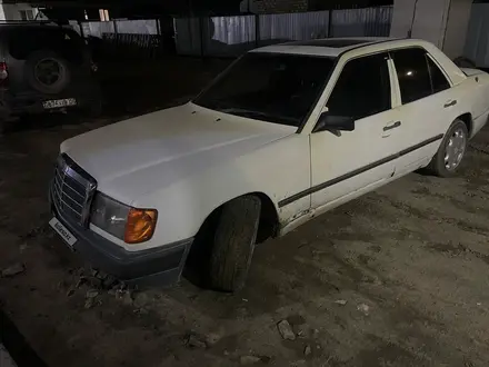 Mercedes-Benz E 230 1989 года за 1 300 000 тг. в Атырау – фото 5