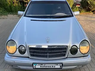 Mercedes-Benz E 230