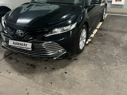 Toyota Camry 2018 года за 13 500 000 тг. в Астана – фото 5