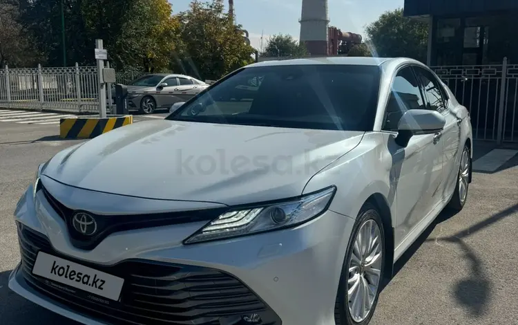 Toyota Camry 2021 года за 15 300 000 тг. в Шымкент