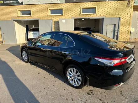 Toyota Camry 2018 года за 14 800 000 тг. в Петропавловск – фото 3