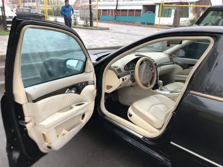 Mercedes-Benz E 320 2003 года за 8 200 000 тг. в Макинск – фото 10