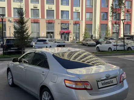 Toyota Camry 2010 года за 8 100 000 тг. в Астана – фото 2