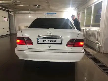 Mercedes-Benz E 320 2000 года за 4 000 000 тг. в Астана – фото 3