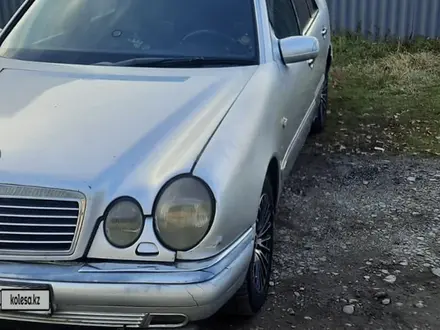 Mercedes-Benz E 320 1996 года за 2 650 000 тг. в Алматы