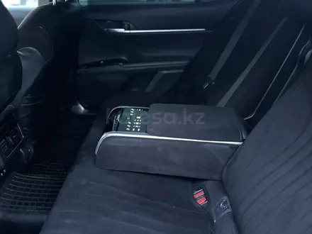 Toyota Camry 2018 года за 14 500 000 тг. в Шымкент – фото 14
