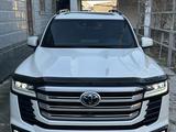 Toyota Land Cruiser 2022 года за 57 500 000 тг. в Туркестан – фото 3