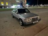 Mercedes-Benz E 220 1994 года за 1 900 000 тг. в Туркестан – фото 2