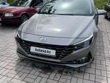 Hyundai Elantra 2022 года за 11 000 000 тг. в Тараз – фото 2