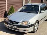 Toyota Avensis 2002 года за 2 750 000 тг. в Алматы – фото 2