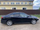 Toyota Camry 2013 года за 4 200 000 тг. в Уральск – фото 2