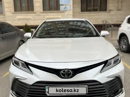 Toyota Camry 2023 года за 16 900 000 тг. в Актау