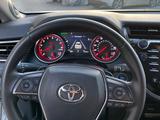 Toyota Camry 2018 годаfor8 800 000 тг. в Атырау – фото 5