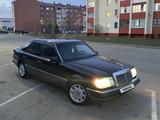 Mercedes-Benz E 200 1993 года за 1 700 000 тг. в Петропавловск – фото 2