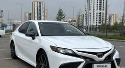 Toyota Camry 2022 года за 13 990 000 тг. в Астана – фото 4