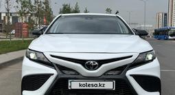 Toyota Camry 2022 года за 13 990 000 тг. в Астана – фото 3