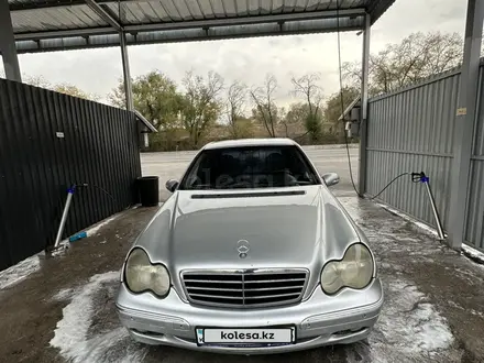 Mercedes-Benz C 320 2002 года за 3 200 000 тг. в Алматы