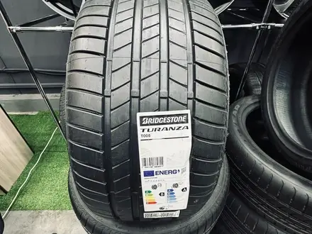 Шины Bridgestone 225/40/r18 T005 за 72 500 тг. в Алматы