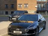 Hyundai Sonata 2020 года за 13 900 000 тг. в Уральск – фото 2