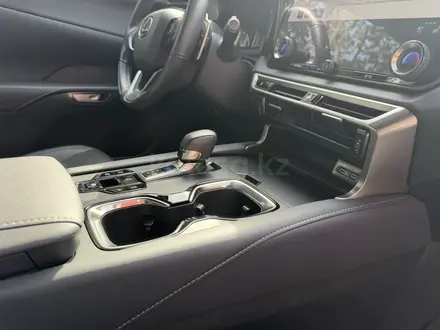 Lexus RX 350 2023 года за 32 500 000 тг. в Алматы – фото 28