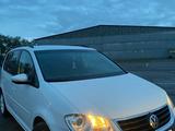 Volkswagen Touran 2009 года за 4 500 000 тг. в Шымкент – фото 2