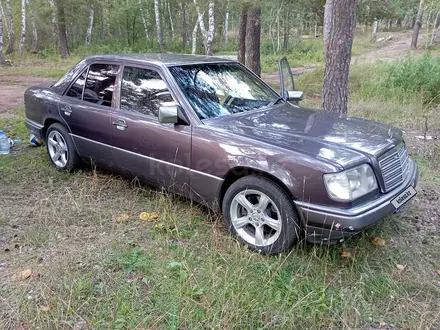 Mercedes-Benz E 220 1995 года за 2 550 000 тг. в Астана – фото 4