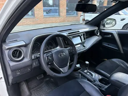 Toyota RAV4 2017 года за 10 500 000 тг. в Актобе – фото 10