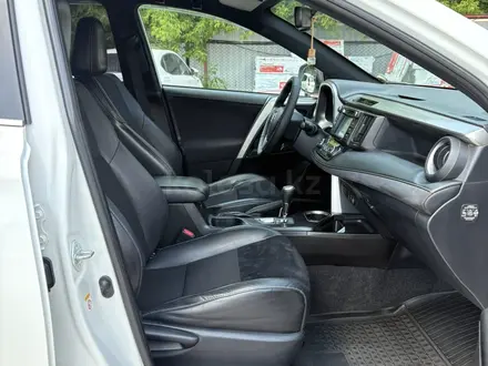 Toyota RAV4 2017 года за 10 500 000 тг. в Актобе – фото 11