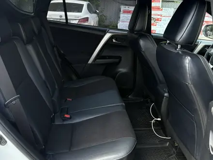 Toyota RAV4 2017 года за 10 500 000 тг. в Актобе – фото 19